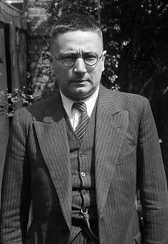 2136744-300-434-scale